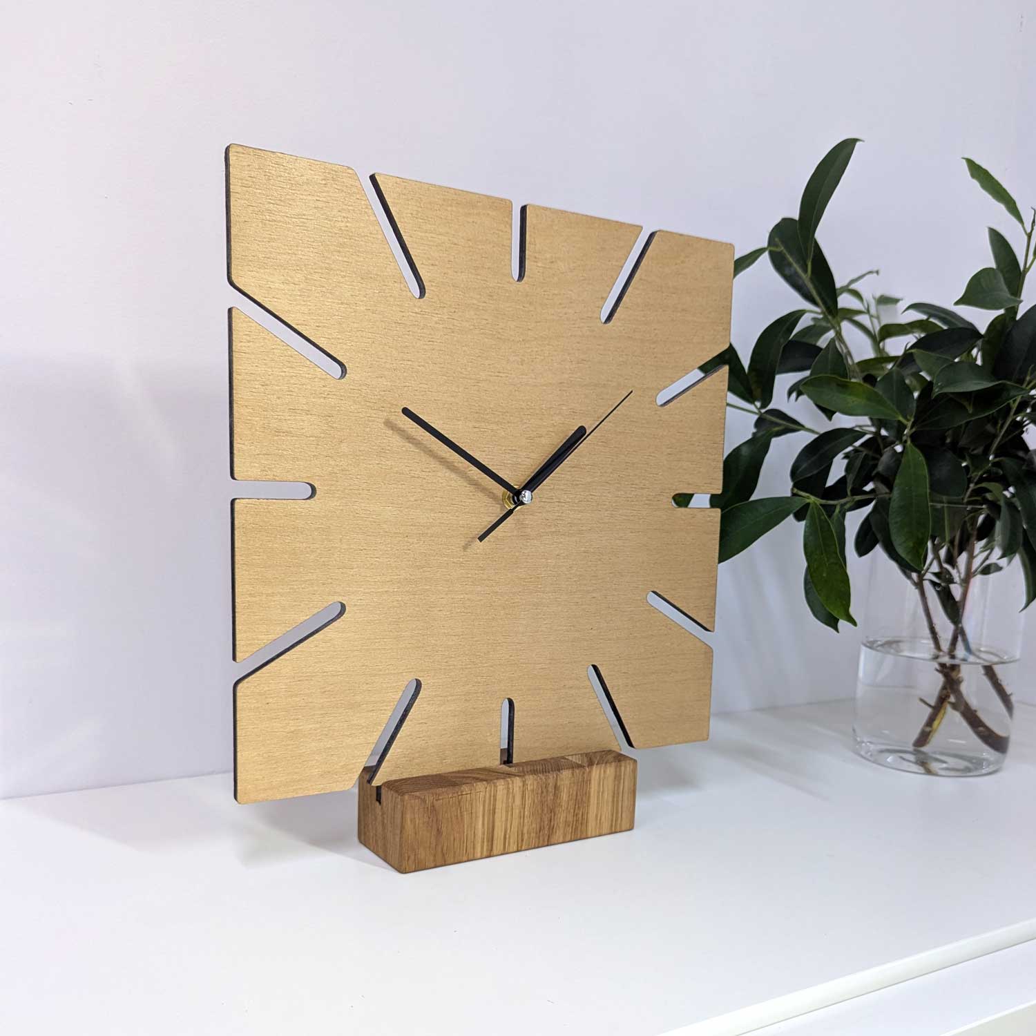 Kwadratowy Minimalistyczny Zegar Stołowy na Podstawce z Drewna Dębowego 30 x 34cm - obrazek 4